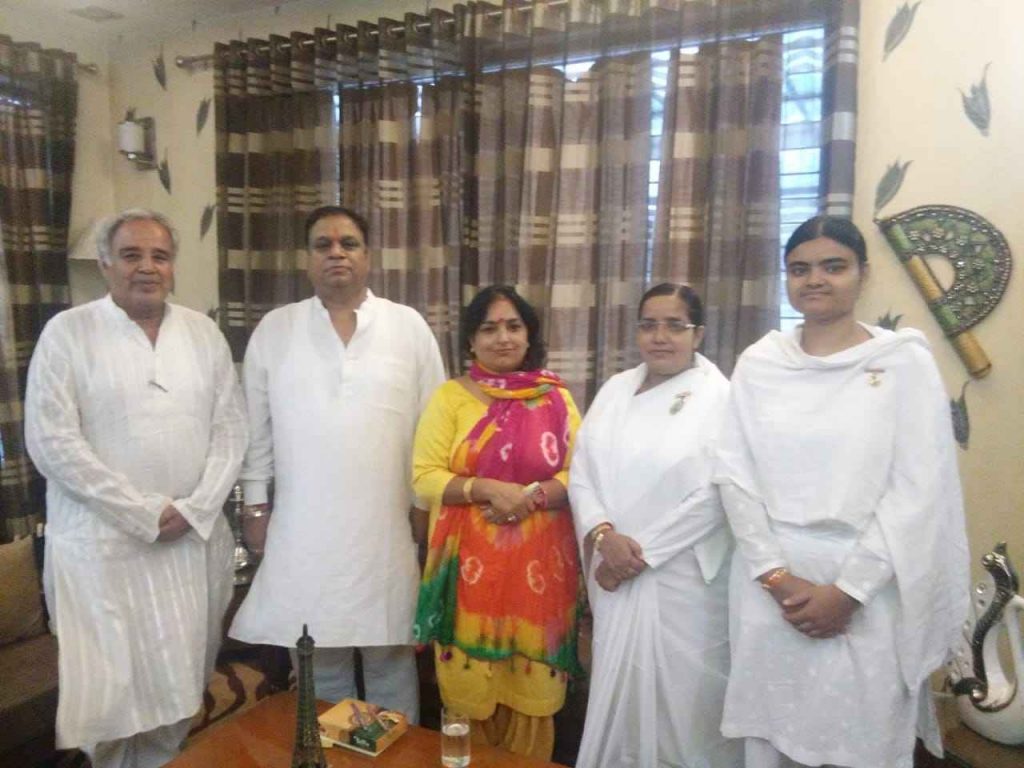 Sector 21d, Faridabad - Bk Preeti Bhn, Tying Rakhi to the Session Judge, Dr. Narender Prasad Sharma and MLA Seema Trikha Ji