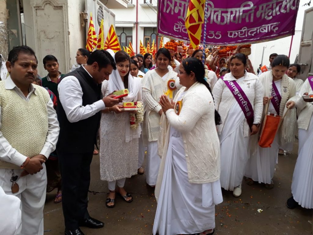 शिव जयन्ती के उपलक्ष्य में ब्रह्मा कुमारी सपना सेंटर 35 फरीदाबाद हरयाणा के भाई बहनो ने सूंदर शोभा यात्रा का आयोजन किया